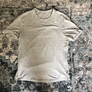 Lululemon size L mens crewneck T Shirt